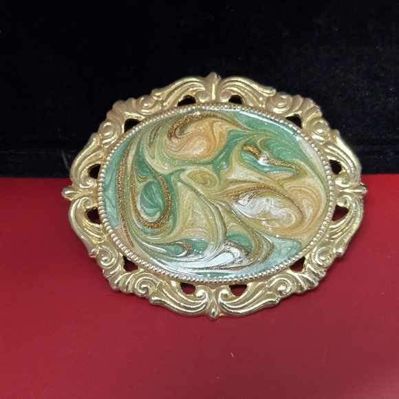 Vintage Gold Tone and Green Enamel Artwork  Swirl Brooch - Picture 12 of 17